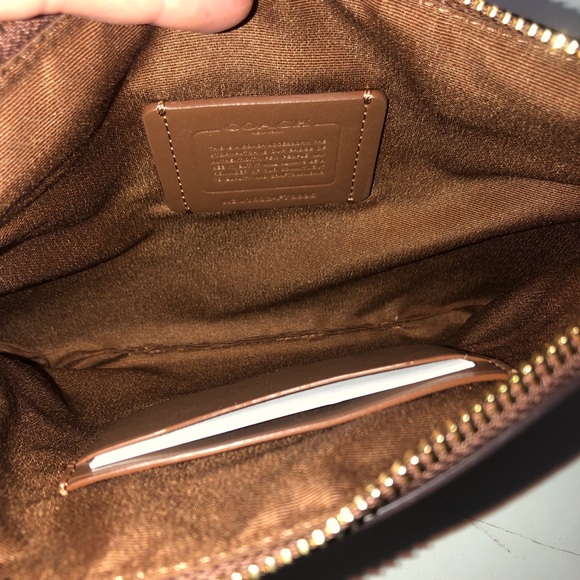 Coach Gallery Pouch in Signature Canvas - Picture 3 of 3